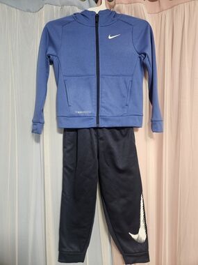 Nike Therma-FIT Boys 2-Piece Hoodie & Jogger Set Size 5